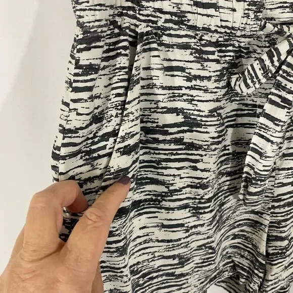 Lou & Grey Ruffle Waist Paperbag Shorts - Picture 2 of 7